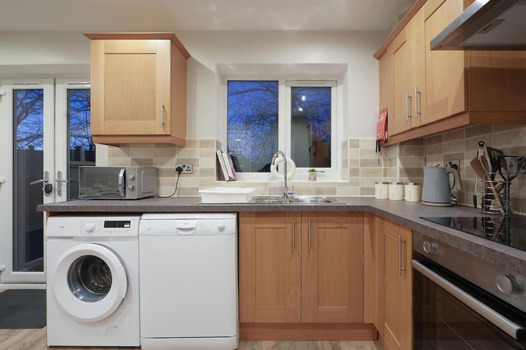 Stradbroke House - 5 Bed Townhouse, Sleeps 11, Great For Group Stays & Workers, Free Parking & Netflix - Hosted By Stay Host Save Sheffield Exterior photo